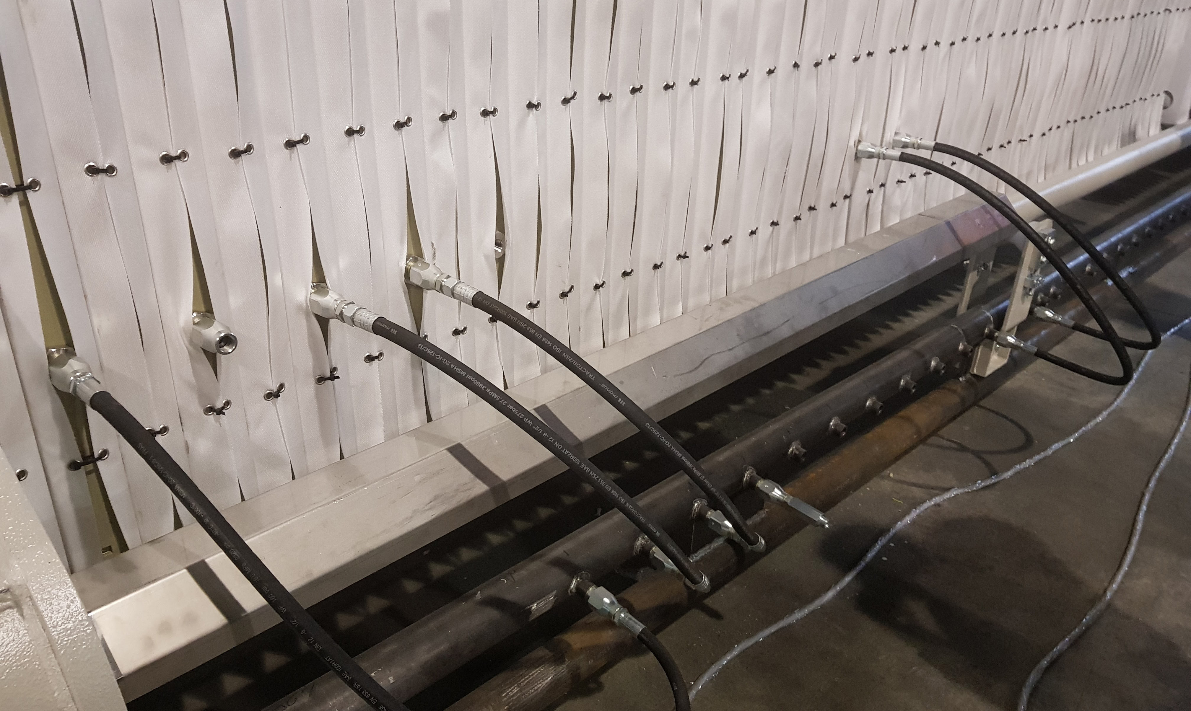 Мембранный фильтр-пресс с верхней подвеской плит и системой промывки ткани